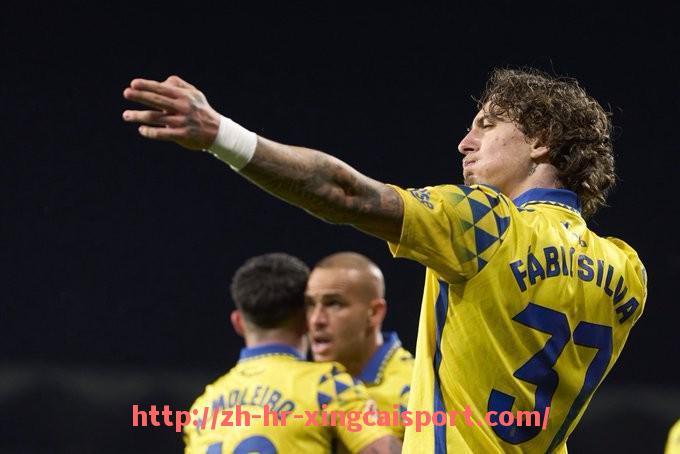 杏彩体育-世俱杯战术板数据同步系统优化球队临场指挥效率